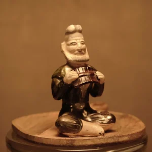 Figura de músico oriental de gres antigua