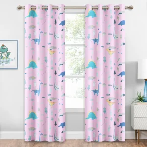 Cortina opaca infantil rosa con dinosaurios.