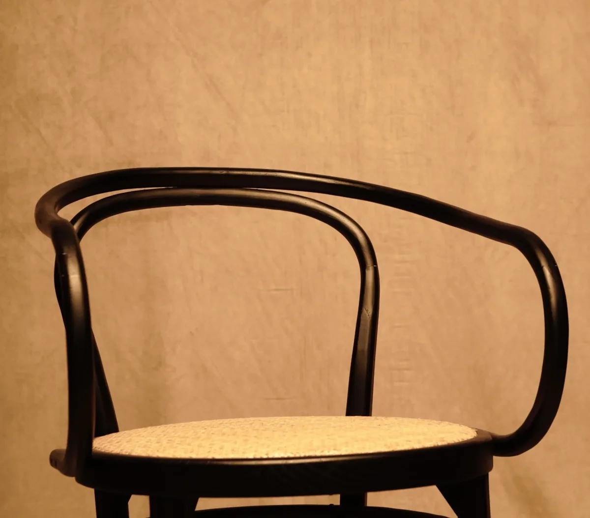 Silla Thonet de Madera de Olmo con Reposabrazos, Estilo Vintage - Imagen 4