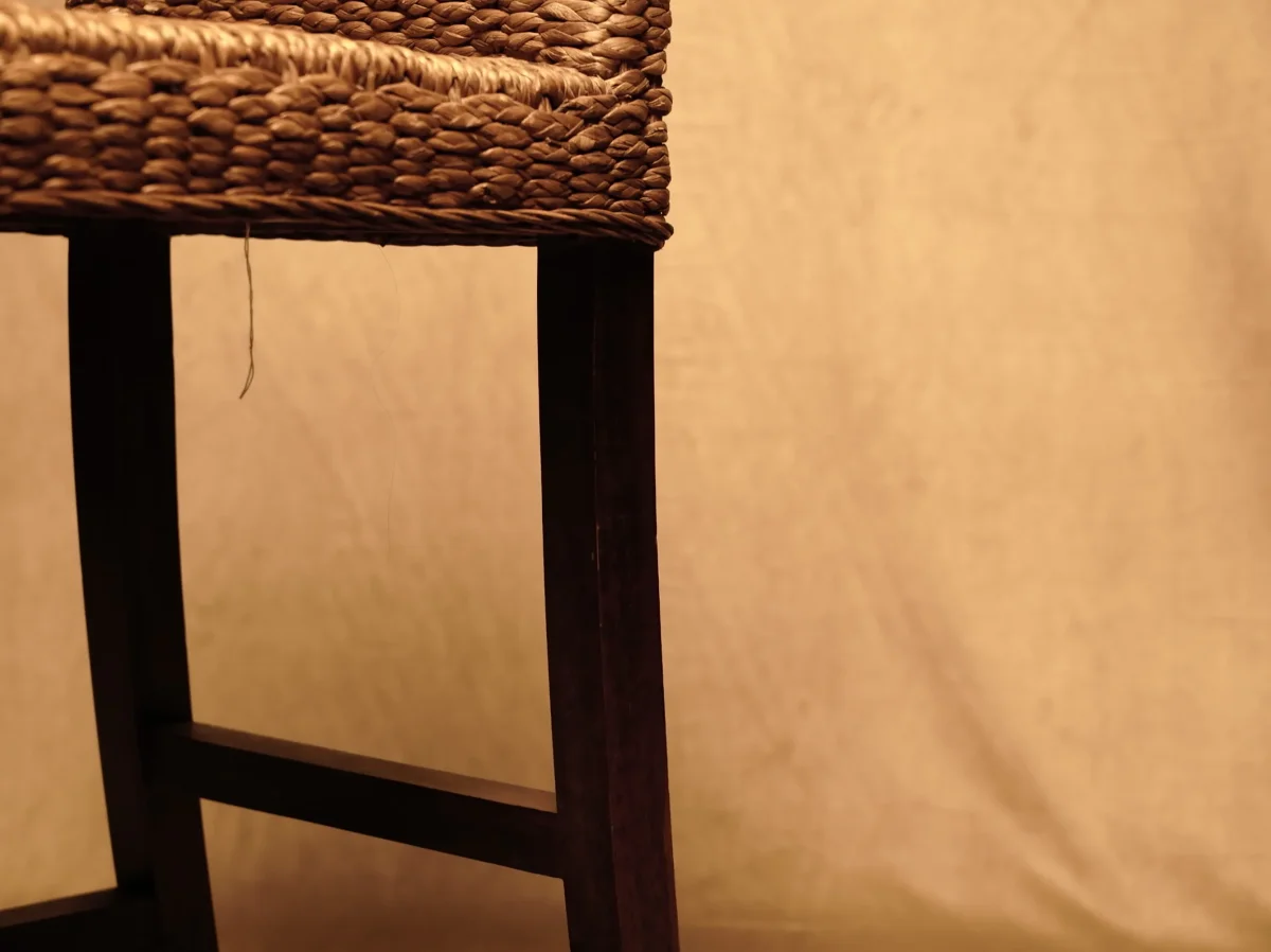 Taburete de Fibra con Respaldo - Estilo Artesanal Boho Rústico - Imagen 6