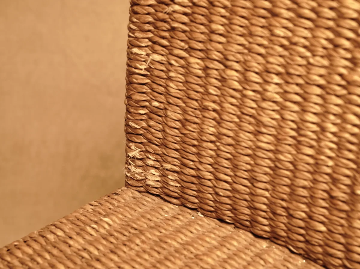 Taburete de Fibra con Respaldo - Estilo Artesanal Boho Rústico - Imagen 4