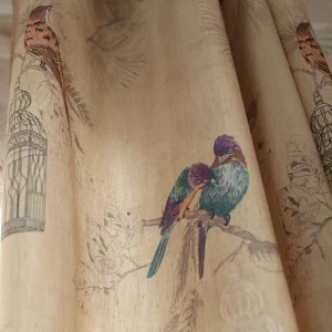 Cortina estampada pájaros y jaulas violeta